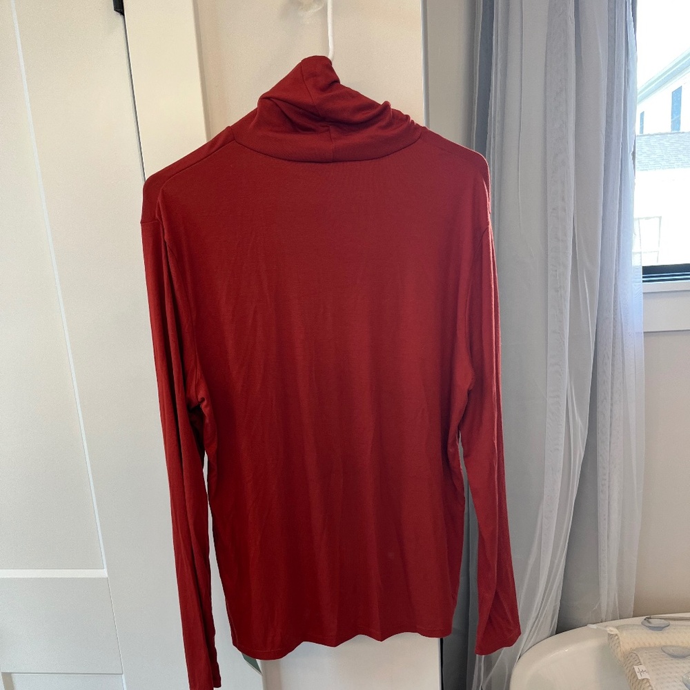 New With Tags Women’s Halara Size Medium Rust Turtleneck Athleisure Material